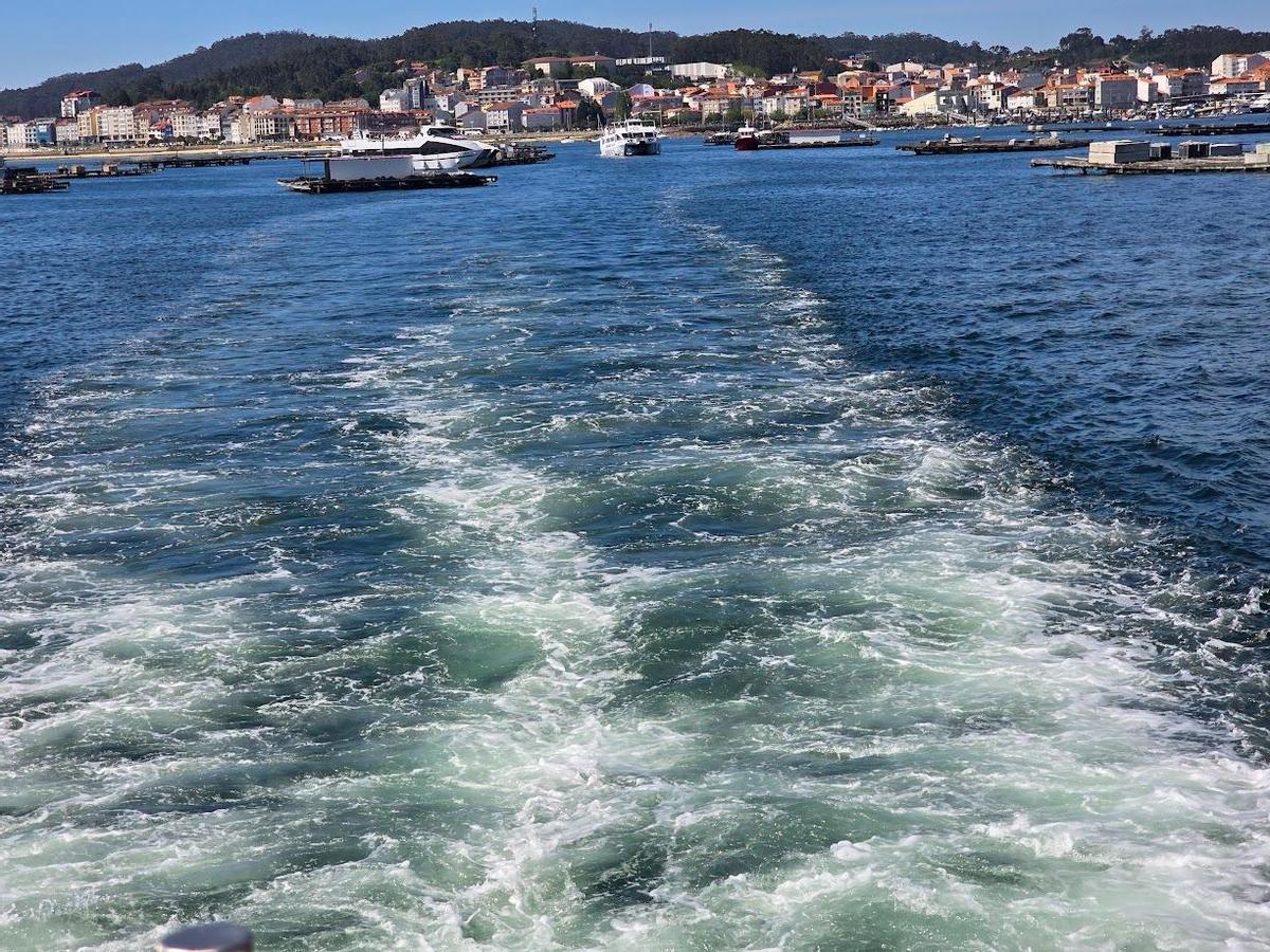 Imagen que deja un viaje por la ría a bordo de un catamarán de Cruceros del Ulla Turimares.