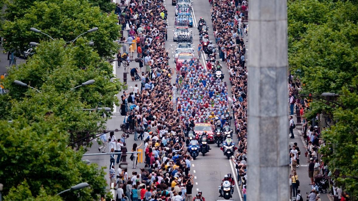 El Tour 2009, a su paso por el paseo de Gràcia