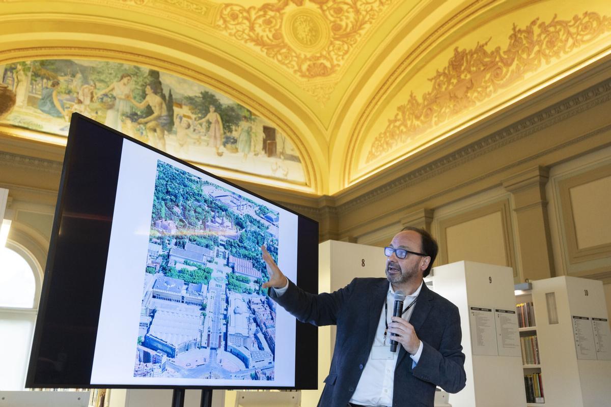 GRAFCAT5737. BARCELONA, 15/12/2025.- El director del Museo Nacional de Arte de Cataluña (MNAC), Pepe Serra,durante la rueda de prensa en la que ha anunciado que el museo cerrará parcialmente sus salas y dejará de programar exposiciones temporales a partir de marzo de 2027 y hasta 2029 para acometer las obras de ampliación. EFE/Marta Pérez