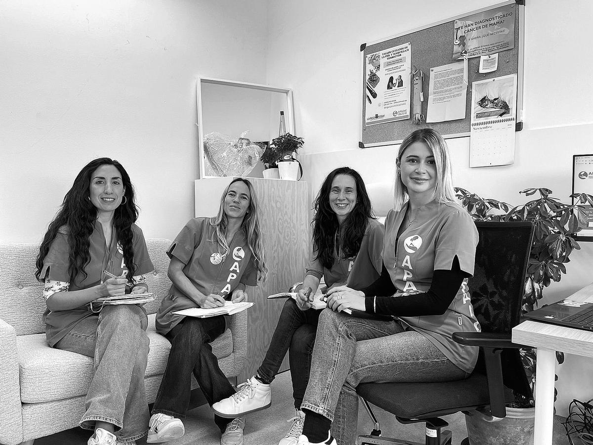 Las colaboradoras con el servicio que ofrece APAAC.