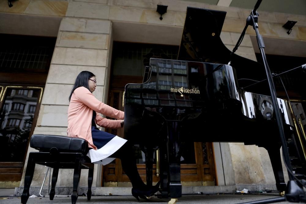 Maratón de piano en el Paseo de Begoña de Gijón