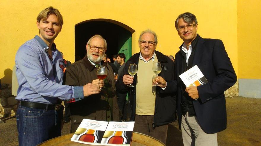 Els autors del llibre al celler cooperatiu d&#039;Espolla