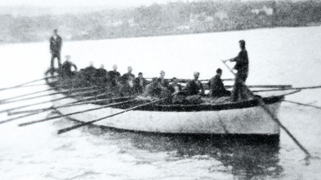 Nos anos vinte xa se estilizan as traiñeiras. // Arquivo do autor