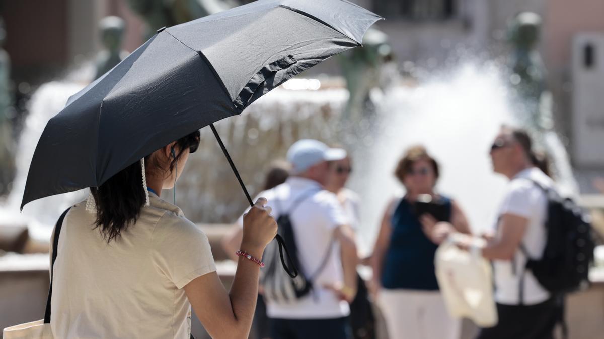 La Agencia Estatal de Meteorología (Aemet) anuncia para este viernes temperaturas máximas de 30 grados en Castelló y València, y 29 en Alicante