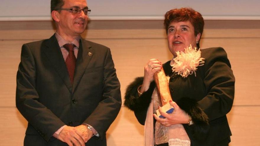 Mercedes Lledoó recoge el premio en nombre de su hijo