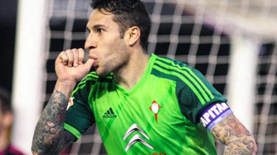 Hugo Mallo celebra su gol en Valencia // LOF