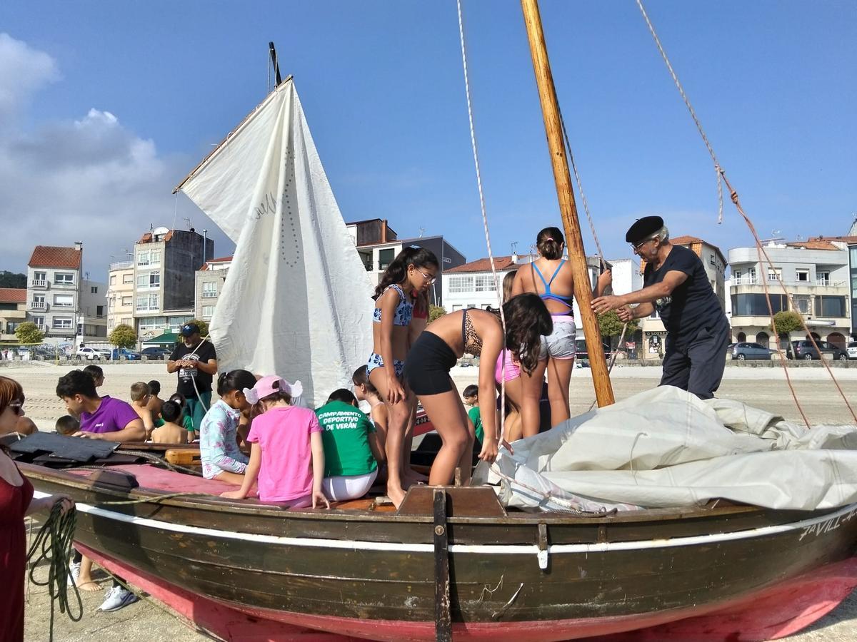 Una actividad divulgativa de la asociación Amigos da Dorna Meca.