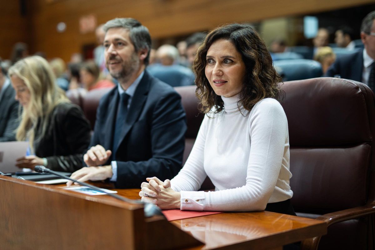 Ayuso carga sobre los hombros de Sánchez 130.000 muertos en España por el covid
