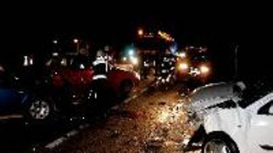 Un herido en un accidente con 4 coches implicados