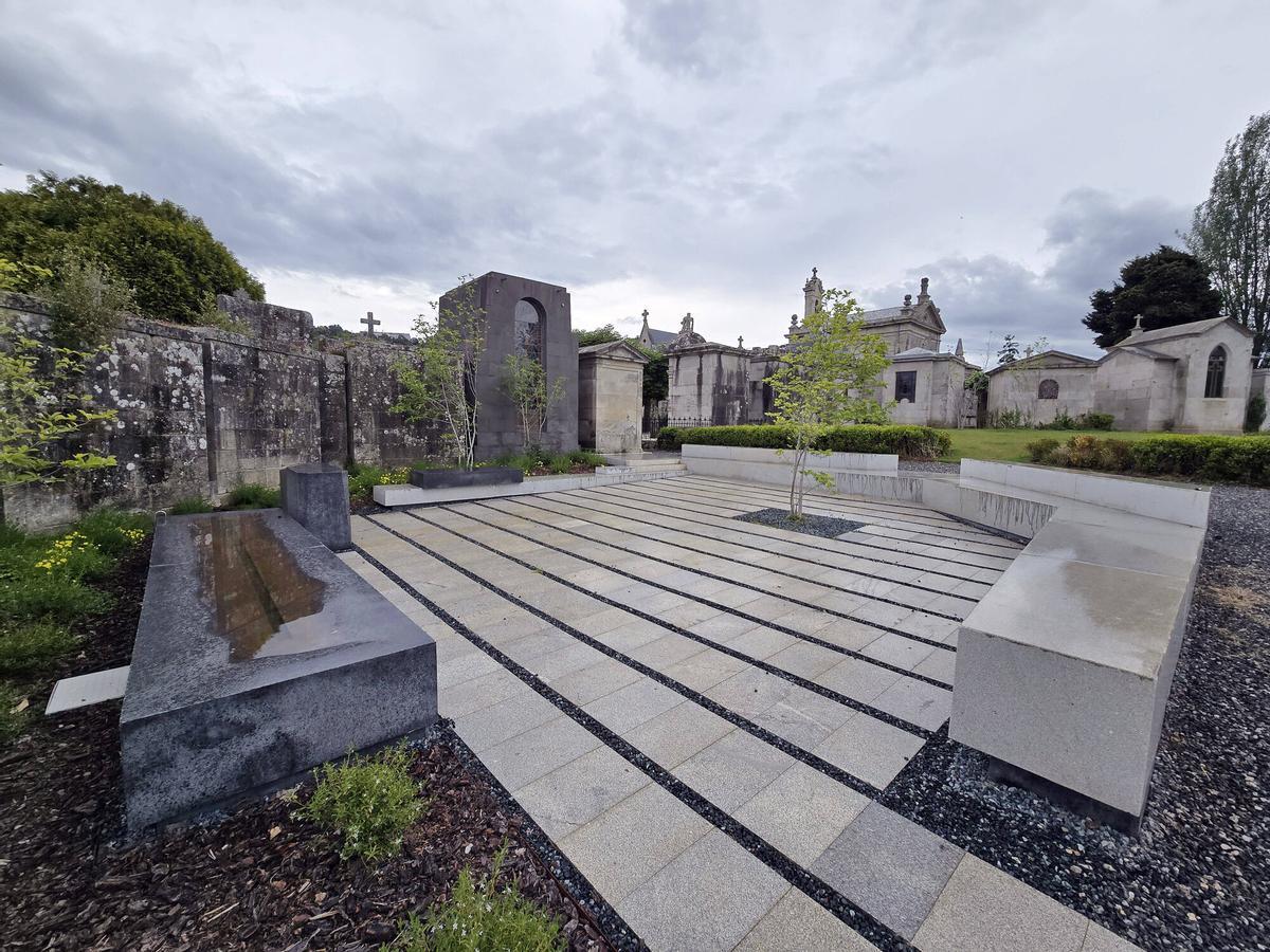 Vigo (Cementerio de Pereiró). Zona para cenizas de urnas ecológicas