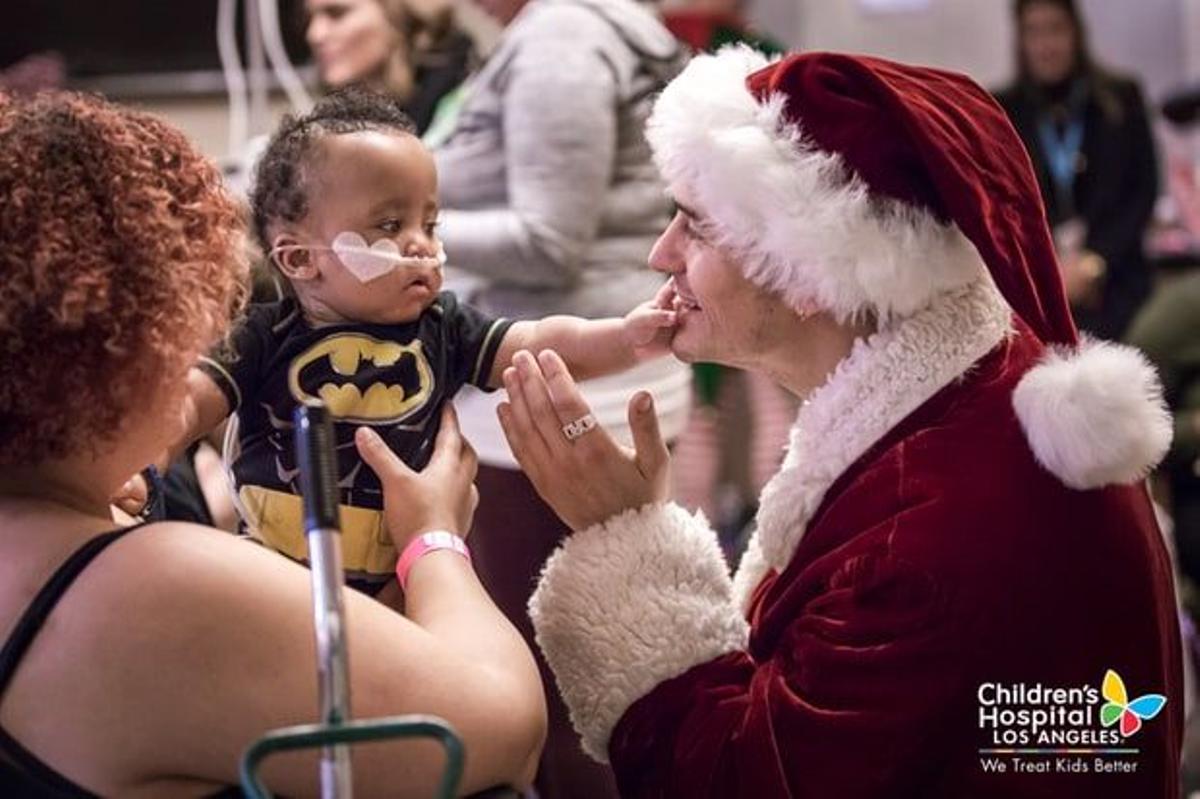 Orlando Bloom y Katy Perry visitan un hospital infantil 3