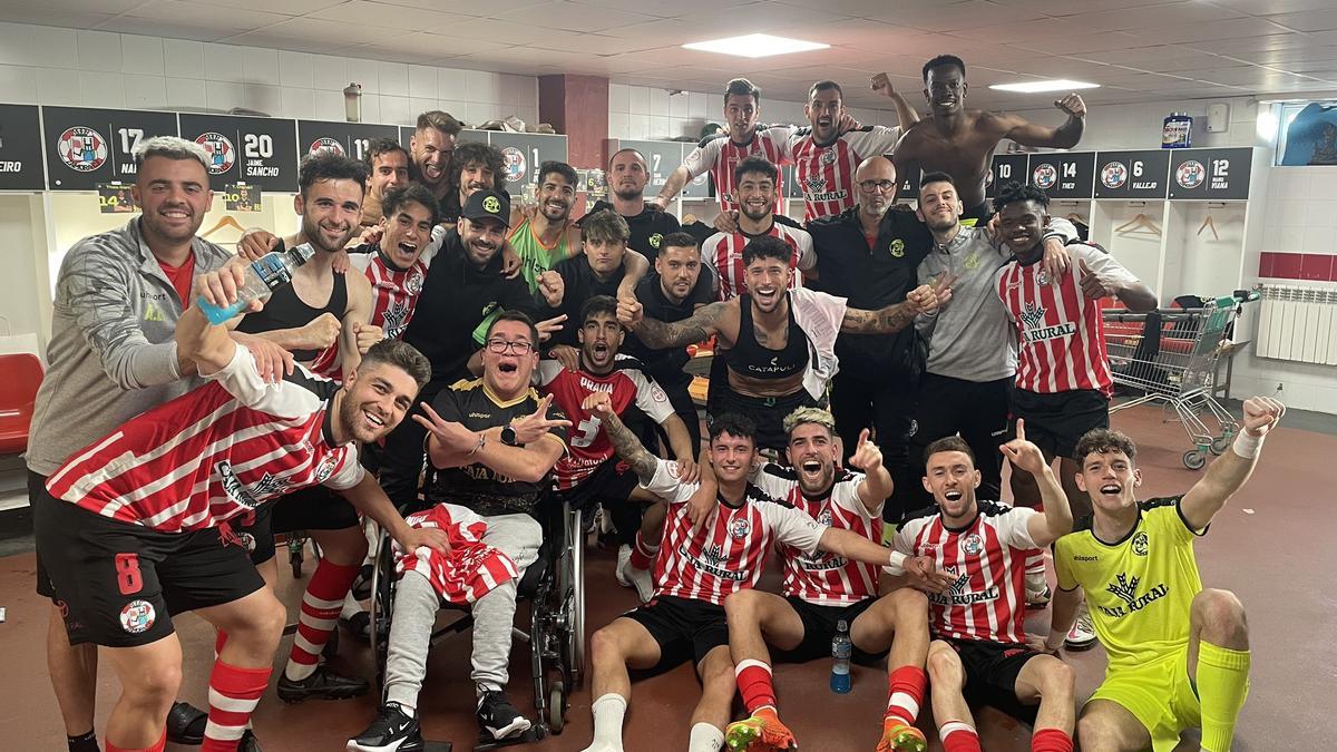 El Zamora CF, en plena celebración en el vestuario