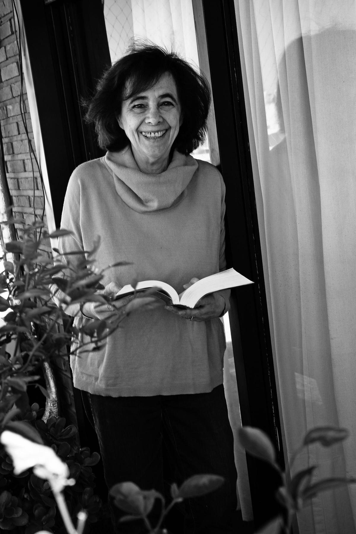 Shua ahonda explora la enfermedad no como motivo excepcional sino como un pulso universal, inevitable.