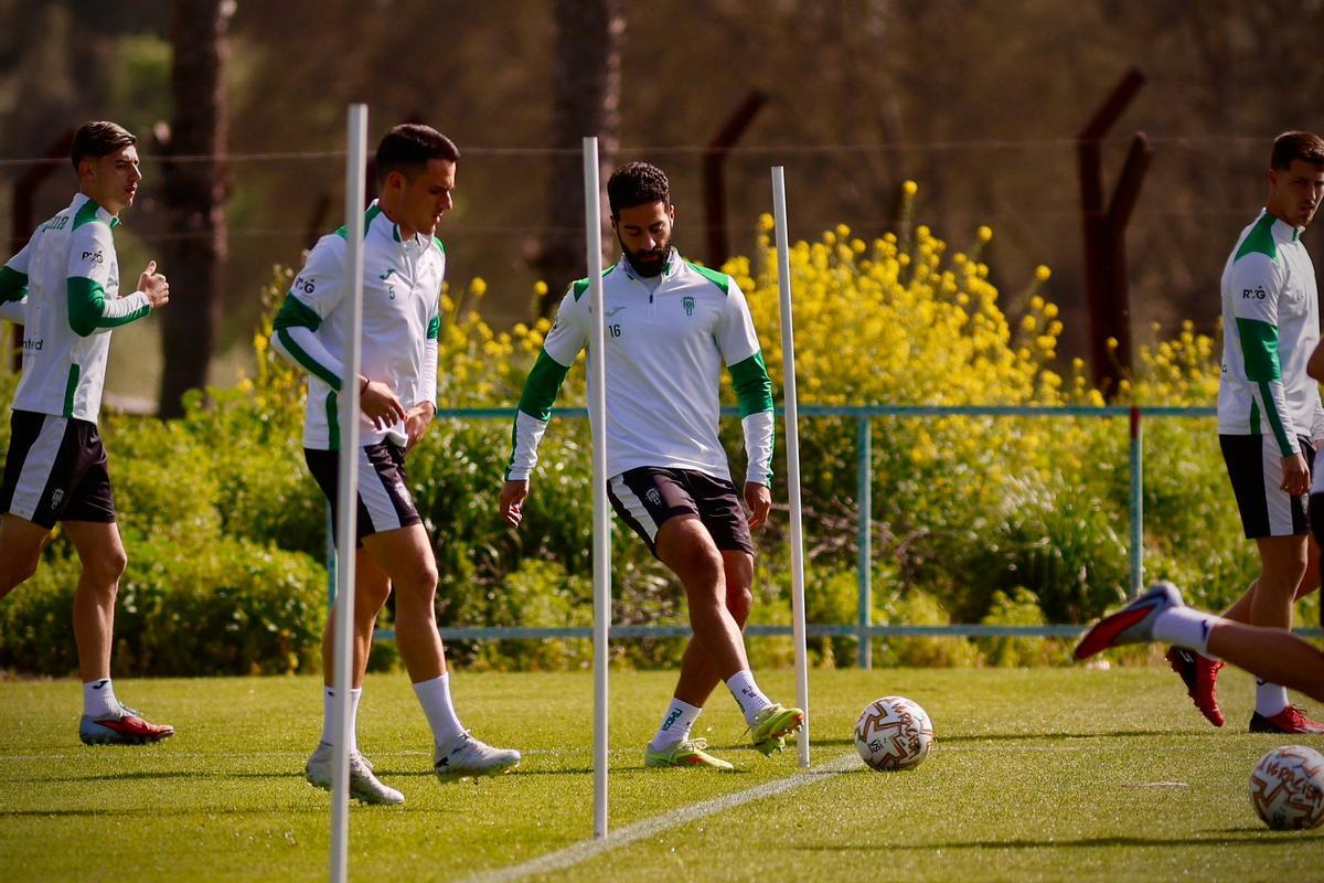 Rubén Alves, durante una sesión de trabajo del Córdoba CF en la Ciudad Deportiva.