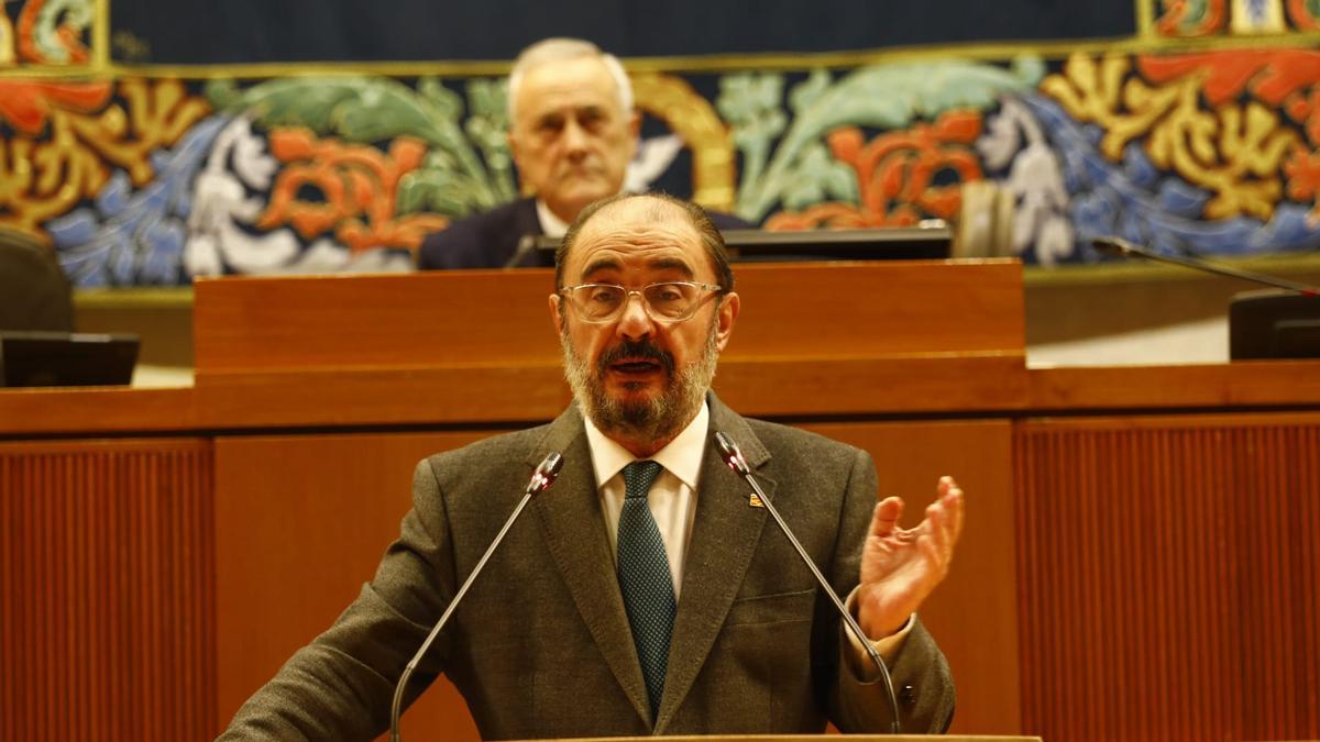 Javier Lambán, durante su comparecencia este jueves en el Parlamento aragonés.