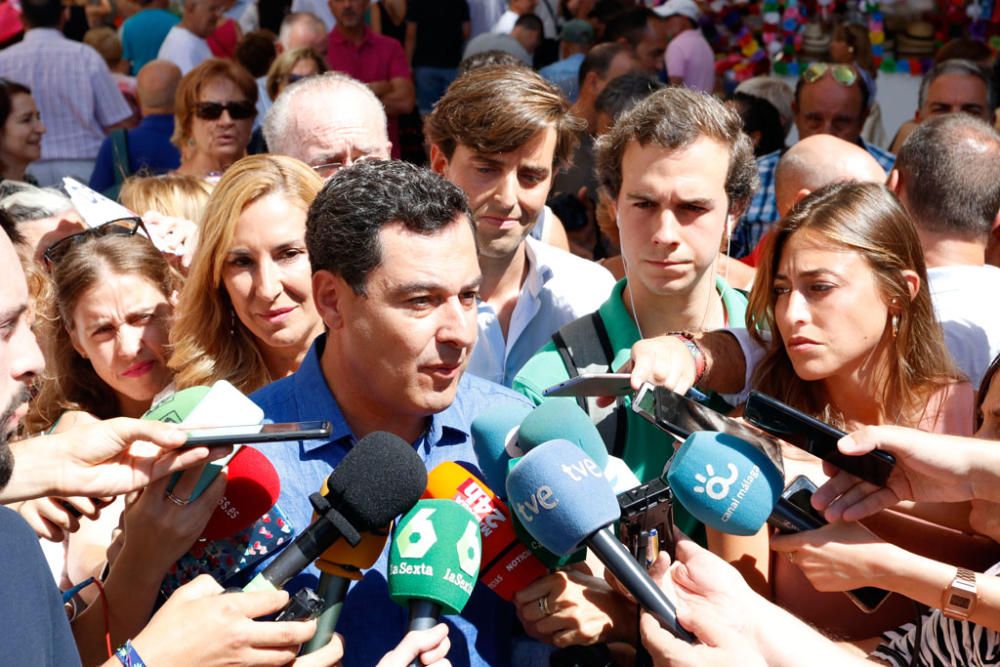 Paseo de Feria de Juanma Moreno por la calle Larios