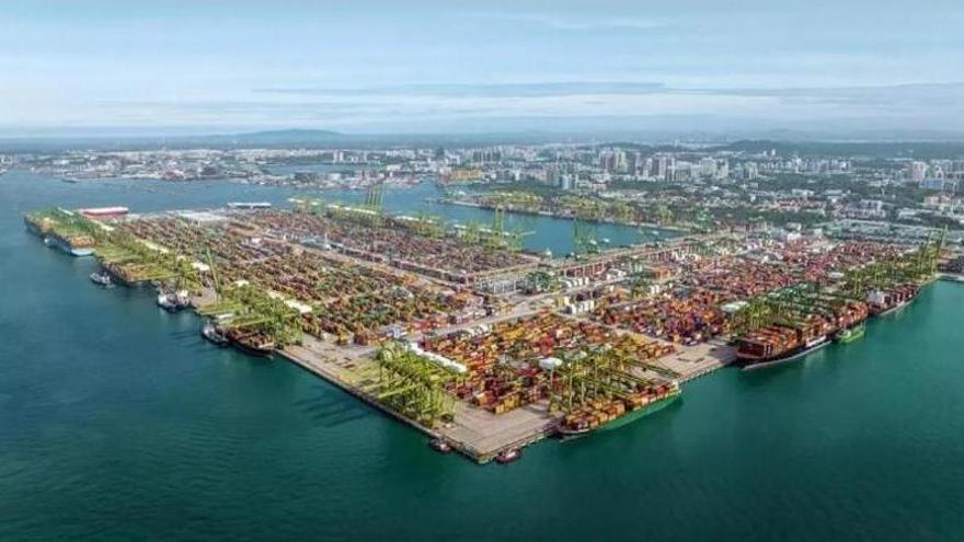 Singapur aixeca una muralla gegant sota el mar per construir el port automatitzat més gran del món
