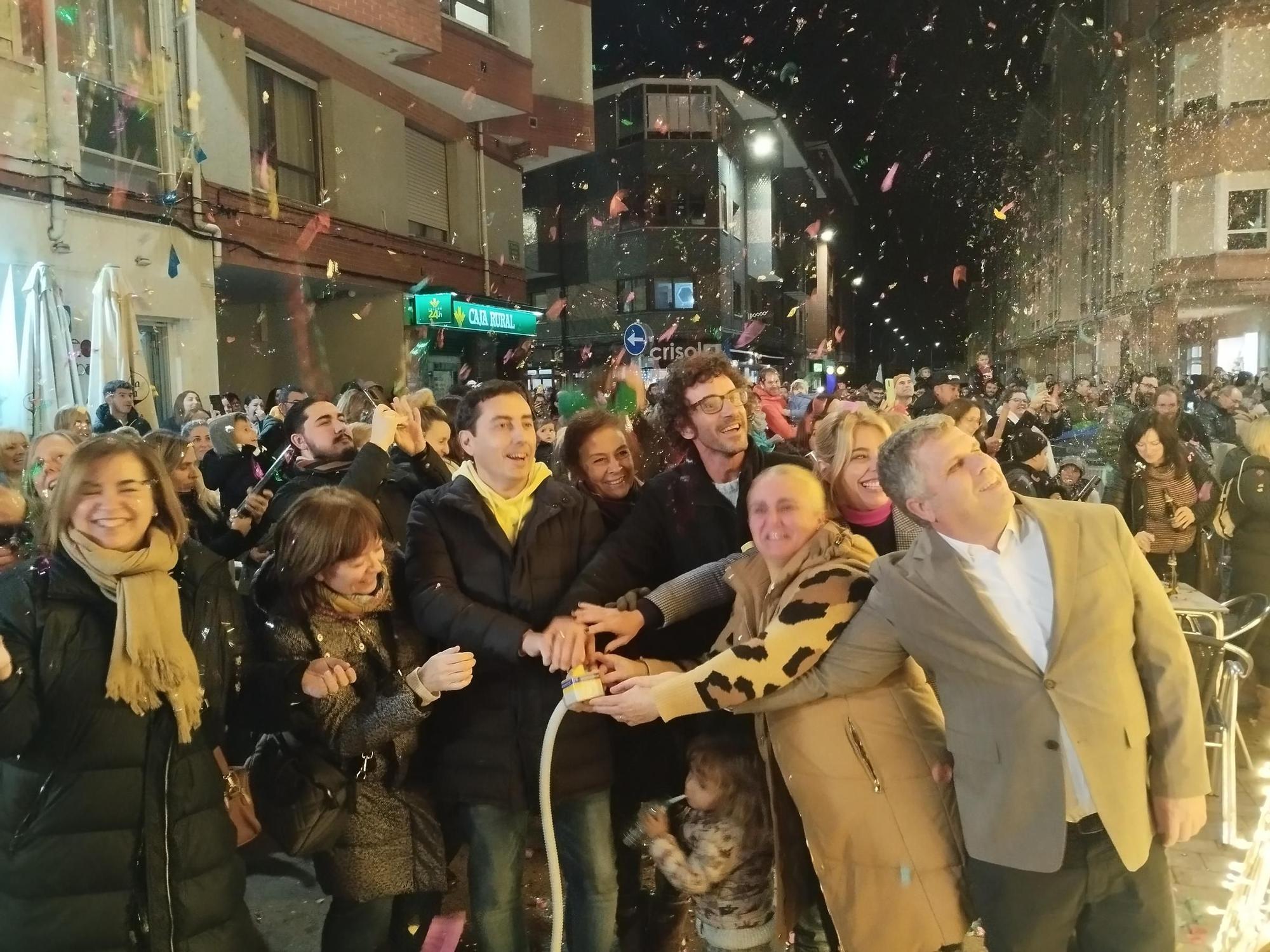 El divertido encendido del alumbrado navideño en Llanera, en imágenes