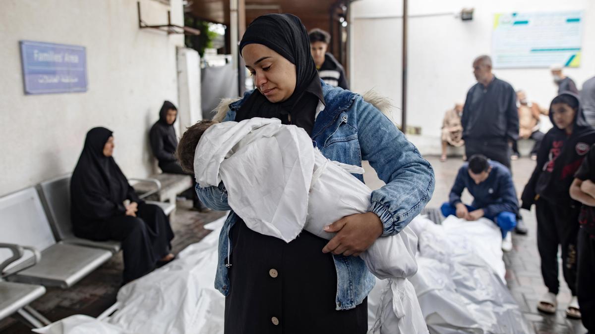 Algunas familias comienzan a evacuar Rafah