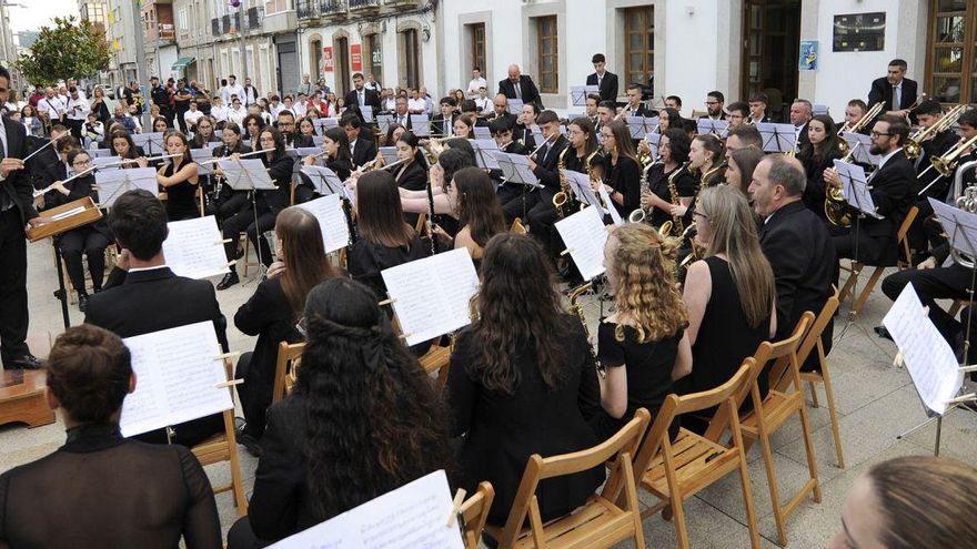 Silleda y Valencia estrechan lazos musicales en la Praza Siñor Afranio