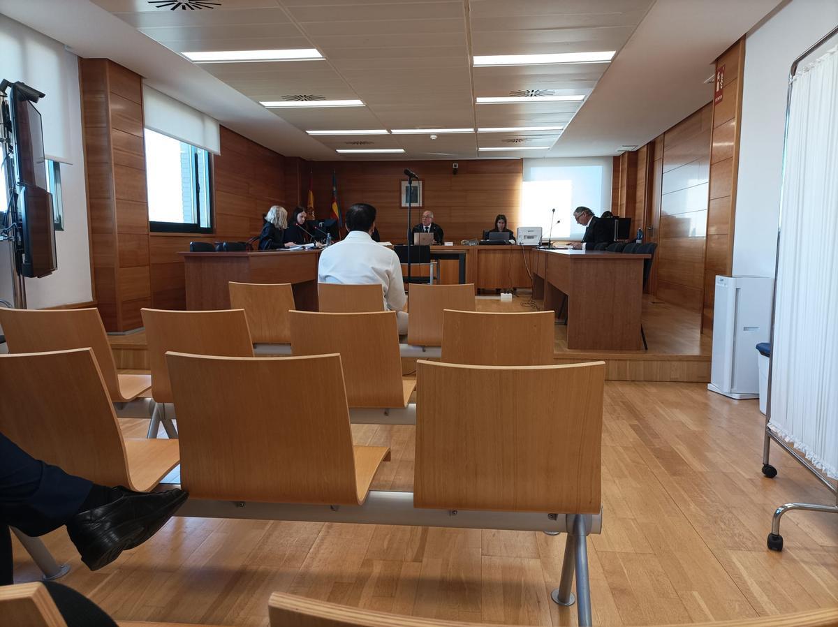 El acusado se ha sometido a juicio durante este lunes.