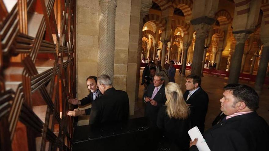 Informan al obispo del malestar por la segunda puerta