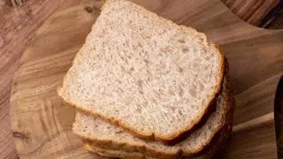 Alerta alimentaria: detectan posibles fragmentos de plástico en un pan integral
