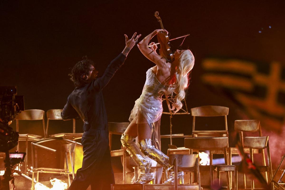 VIENNA (Austria), 12/05/2026.- Linda Lampenius x Pete Parkkonen of Finland performs during the first semi-final of the 70th Eurovision Song Contest (ESC) in Vienna, Austria, 12 May 2026. The second semi-final of the ESC 2026 is scheduled for 14 May. The grand final will take place on 16 May. (Finlandia, Viena) EFE/EPA/HANNIBAL HANSCHKE