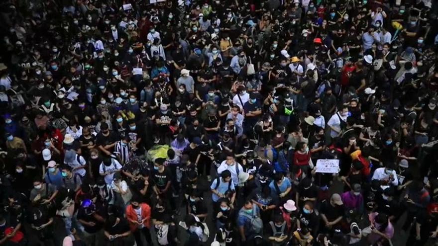 Las protestas resisten por cuarto día el acoso policial en Bangkok