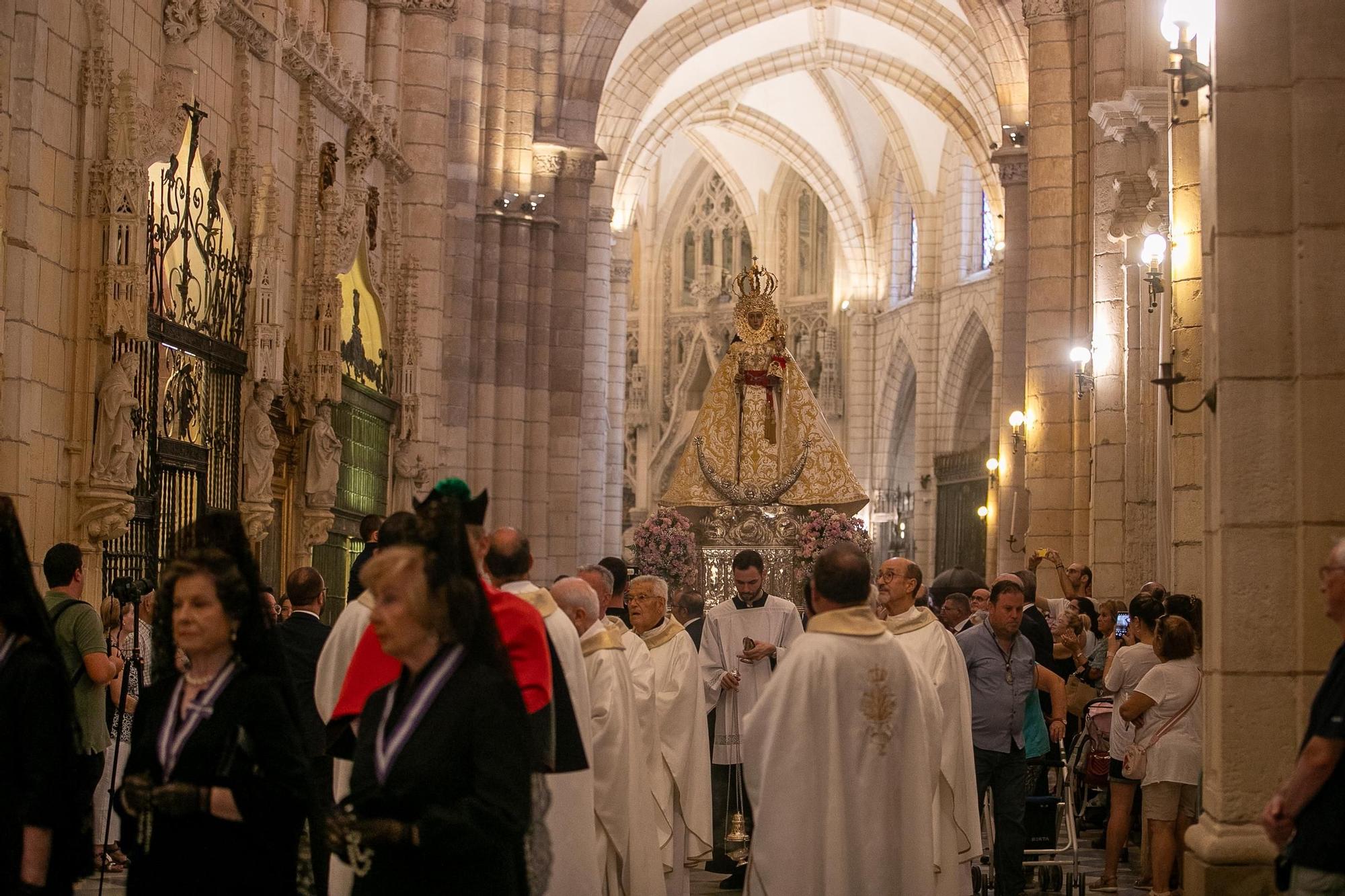 Procesión clausural de la Fuensanta en la Catedral, en imágenes