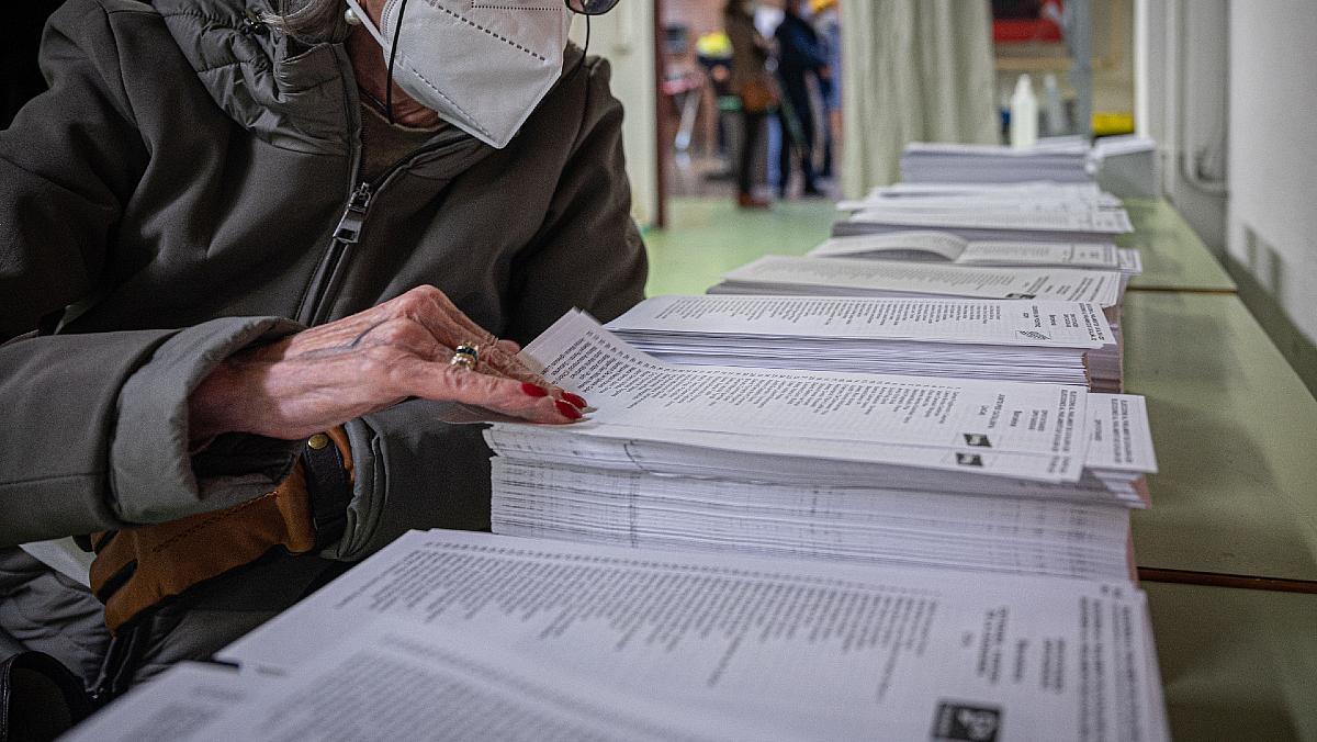 Un sobre amb una papereta en blanc és un vot nul, segons la Junta Electoral Central