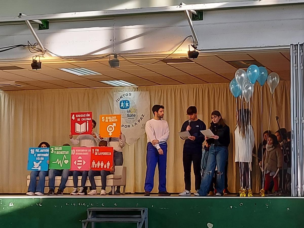 Estudiantes de diferentes etapas explicaron algunos de los ODS.