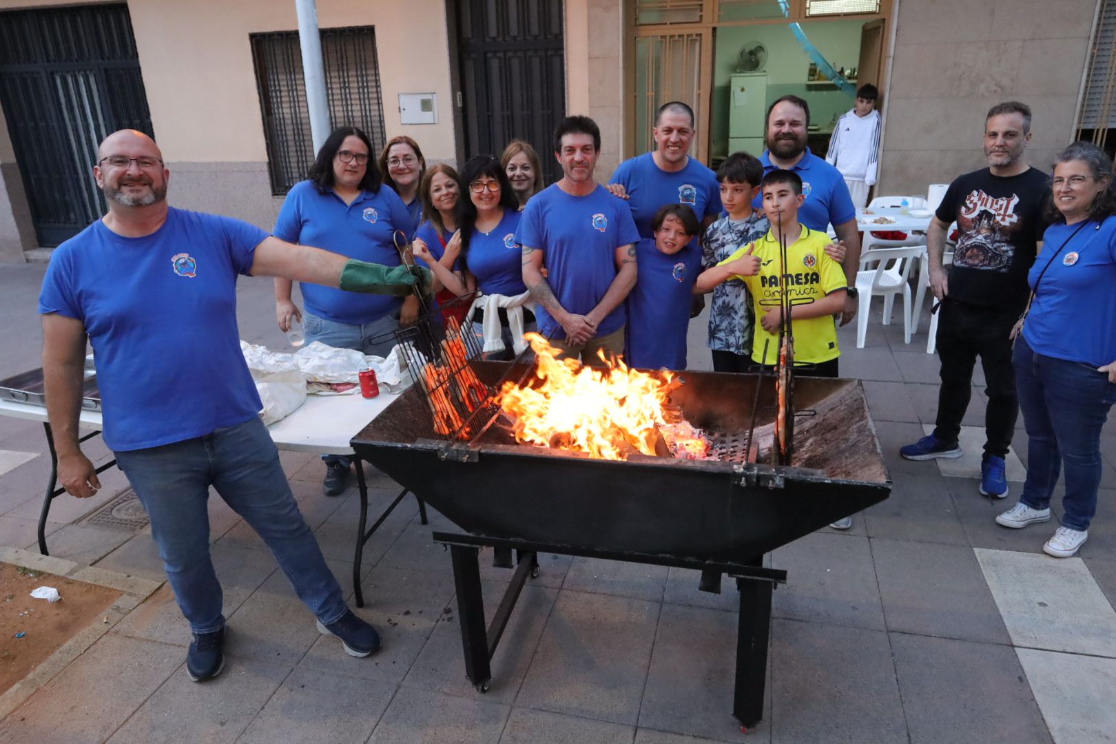 FOTOGALERÍA I Las imágenes de la Nit de la Xulla y del encuentro de elaboración de allioli de las fiestas de Vila-real