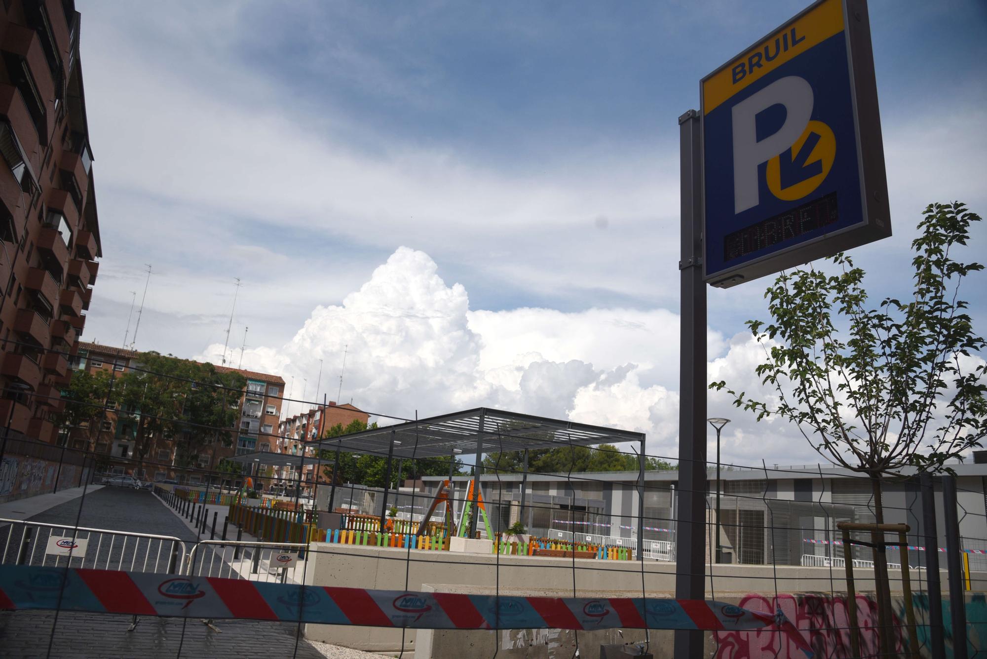 En imágenes | Así es la nueva plaza junto al parque Bruil de Zaragoza