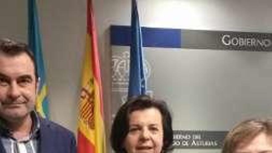 Rubén Fernández, María Jesús Álvarez y María Jesús Aguilar.