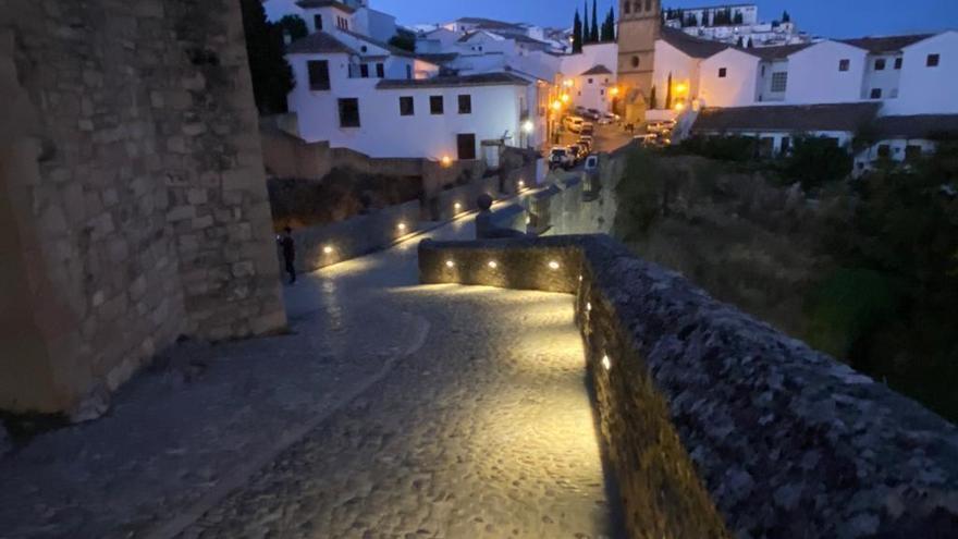 El Arco de Felipe V en Ronda estrena iluminación nocturna