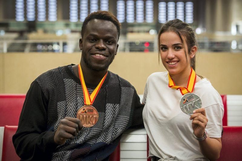 Llegada de los dos karatekas Raquel Roy y Babacar Seck a la capital aragonesa