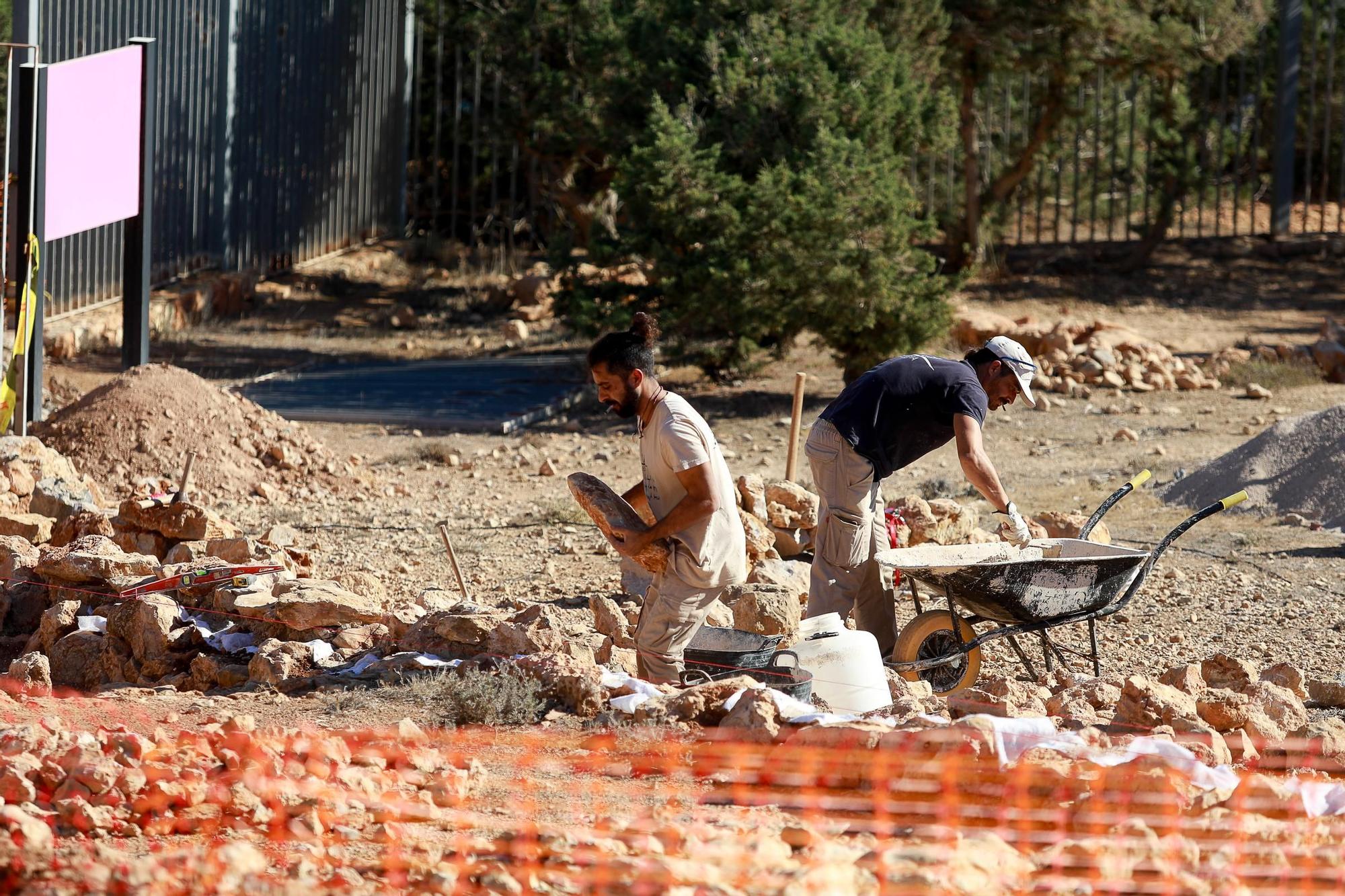 Obras en el poblado de Sa Caleta