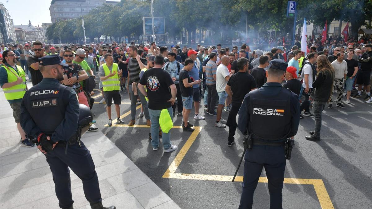 Trabajadores del metal vuelven a cortar el tráfico en A Coruña