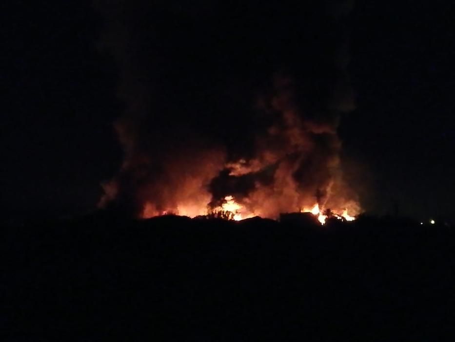 Un incendio calcina la panificadora de Mercadona