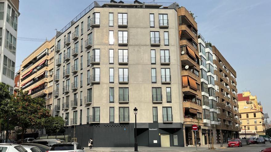 Edificio de apartamentos de Limehome en la calle de San Jacinto de València.