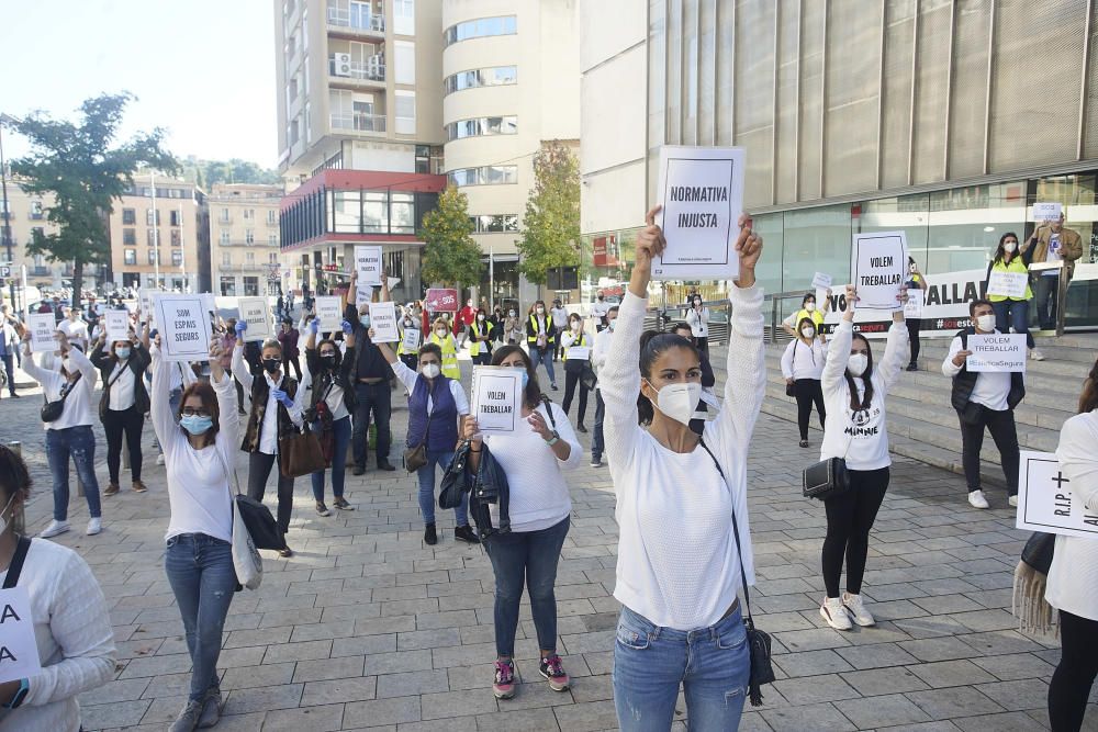 L''hostaleria i l''estètica gironines surten al carrer per protestar contra el tancament