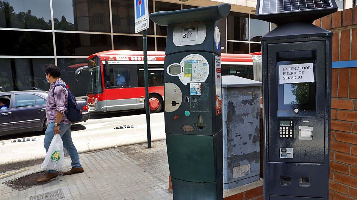 Los nuevos parquímetros que se han instalado en la ciudad. | M.A. MONTESINOS