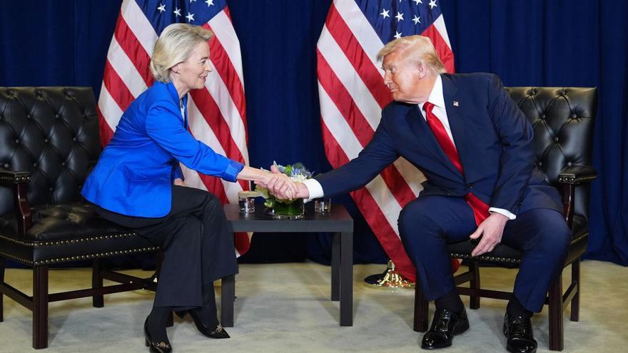 Donald Trump es reuneix amb Ursula von der Leyen durant la reunió de l’Assemblea General de l’ONU a Nova York del setembre passat.   | EVAN VUCCI / AP
