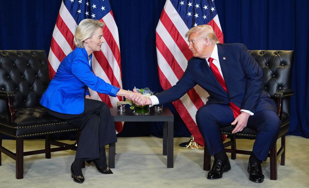 La UE manté l’apaivagament amb Trump malgrat els seus atacs