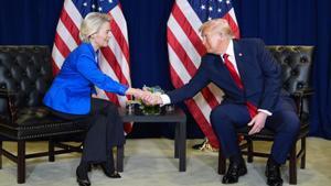 La UE manté l’apaivagament amb Trump malgrat els seus atacs