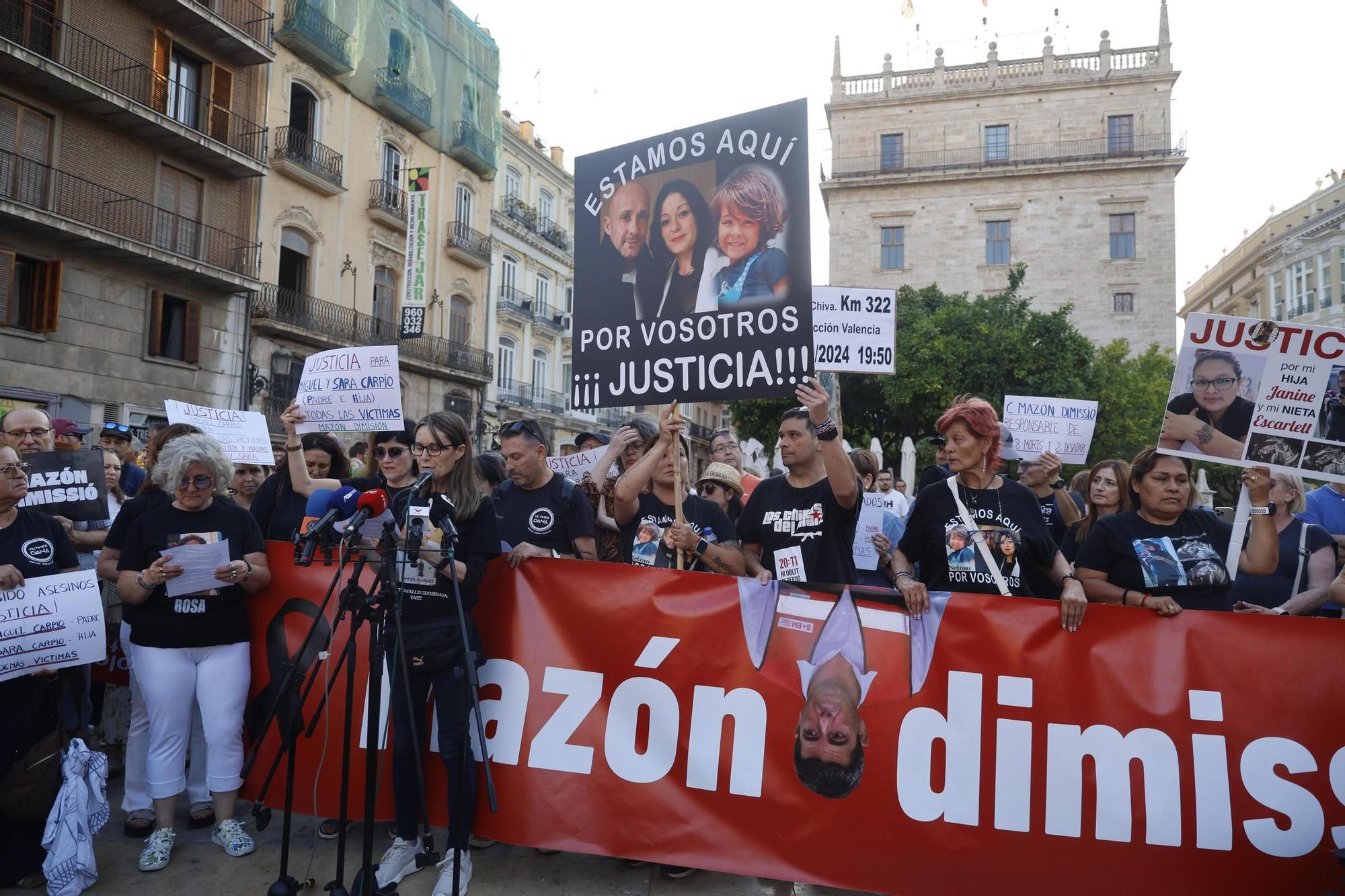 Familiares de las víctimas y afectados por la dana encabezan la manifestación del 29-M
