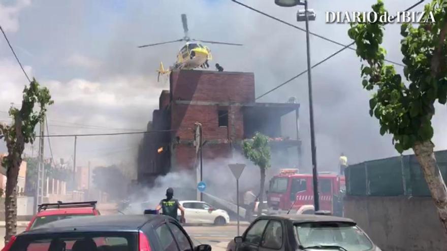 Rescate en un incendio en Ibiza de personas atrapadas en un edificio