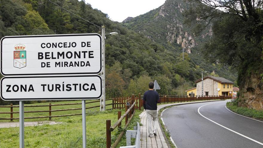 Cartel de Belmonte de Miranda, concejo donde se produjo el incidente con turistas andaluces en un hotel.