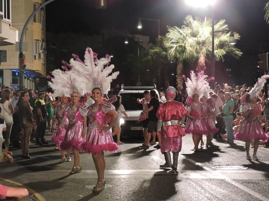 La bahía de Águilas se transforma en un gran teatro en su Carnaval de verano